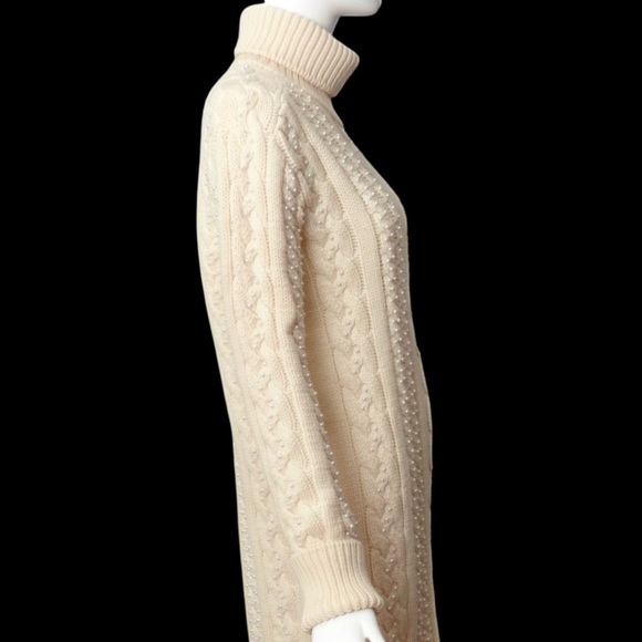 CHANEL Ivory Cable Knit & Pearl
Sweater Dress - Picture 4 of 13